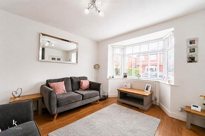 3 Bedroom Semi Detached House For Sale In , Warwick Avenue, Worsley, Salford, M27