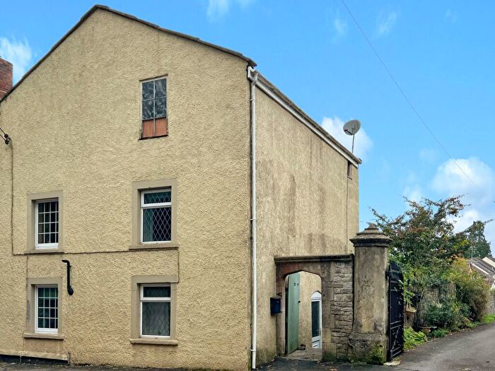 3 Bedroom Semi-Detached House For Sale In Waterloo Road, Shepton Mallet, BA4