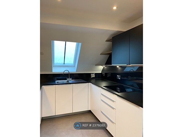 2 Bedroom Flat To Rent In King's Crescent Apartments, Derby, DE1