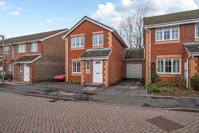 3 Bedroom Detached House For Sale In Little Fox Drive, Park Gate, Southampton, Hampshire, SO31