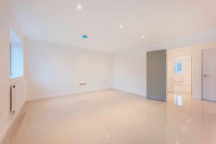 1 Bedroom Flat To Rent In Perryn Road, East Acton, W3