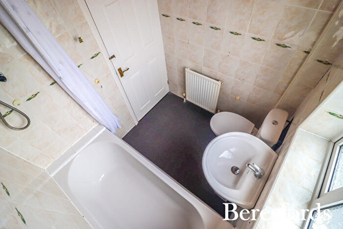 3 Bedroom End Of Terrace House For Sale In St. Marys Lane, North Ockendon, RM14