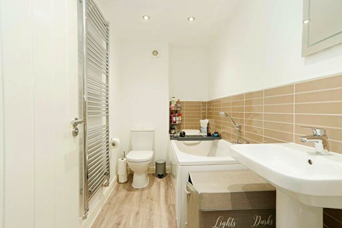 3 Bedroom Terraced House For Sale In Horsforde View, Leeds, LS13