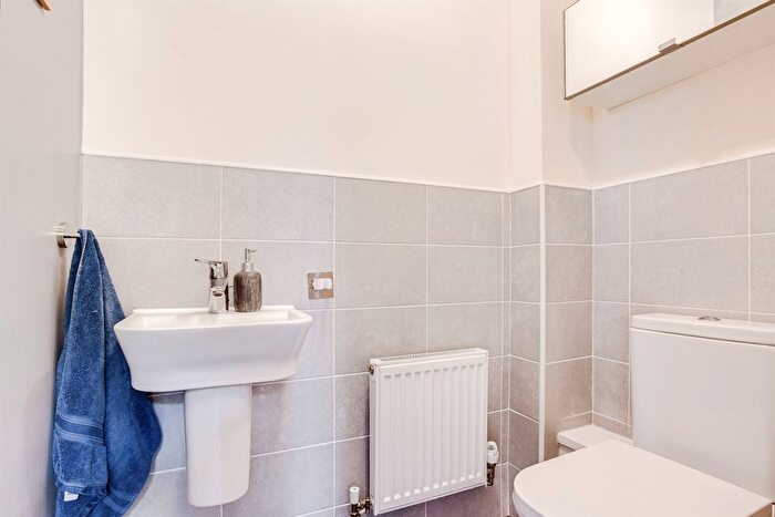 3 Bedroom Semi-Detached House For Sale In Herbage View, Crofton, Wakefield, WF4