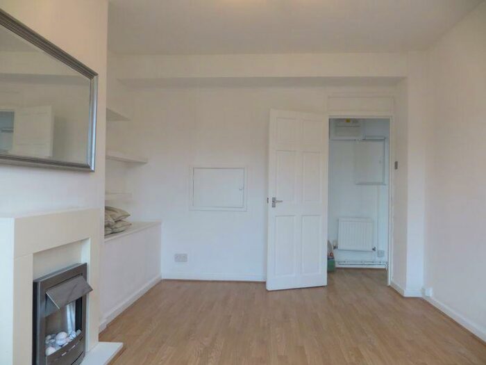 1 Bedroom Flat To Rent In Hooke House, Gernon Road, E3