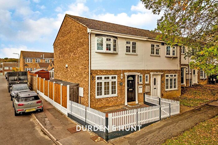 3 Bedroom End Terrace House For Sale In Hannards Way, Hainault, IG6