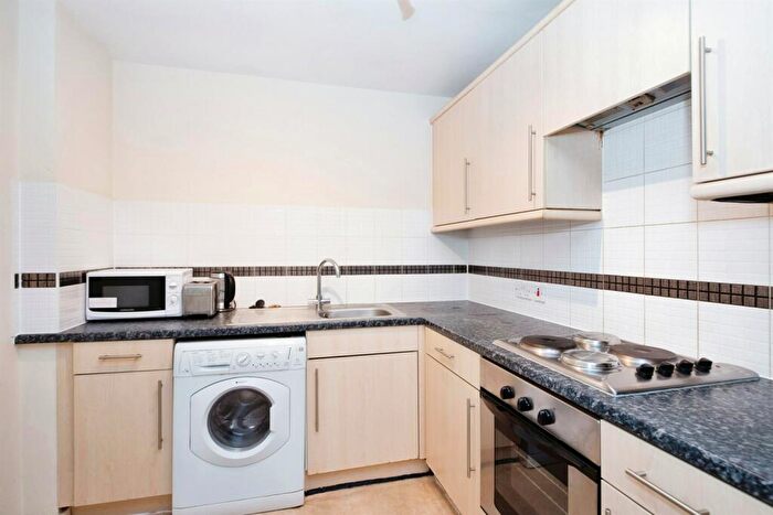 2 Bedroom Flat To Rent In Bishops Corner, Hulme, M15