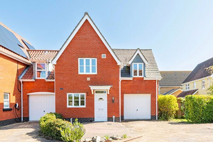 3 Bedroom Semi Detached House For Sale In Willowbrook Close, Carlton Colville, NR33