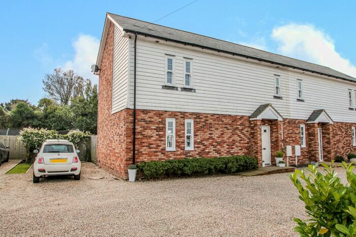 3 Bedroom Semi-Detached House For Sale In Applegate Court, Appledore, Ashford, TN26