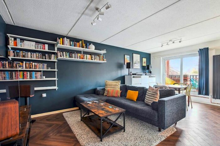 2 Bedroom Flat For Sale In Gladstone Road, London, W4