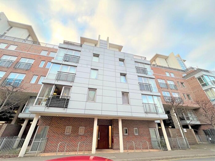 1 Bedroom Apartment To Rent In Cross Street, Portsmouth, PO1
