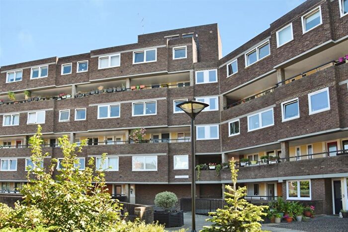 1 Bedroom Flat For Sale In Romulus Court, Brentford, TW8