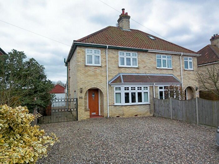 4 Bedroom Semi Detached House To Rent In Norwich Road, Wymondham, NR18