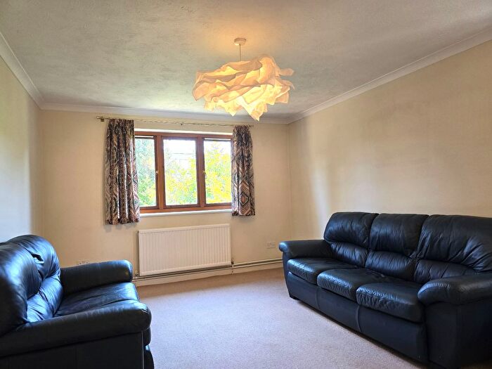 2 Bedroom Flat To Rent In Flat, Brookfield Court, Woodside Grange Road, London, N12