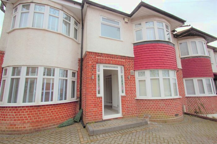 4 Bedroom Semi-Detached House To Rent In Wilton Road, Cockfosters, EN4