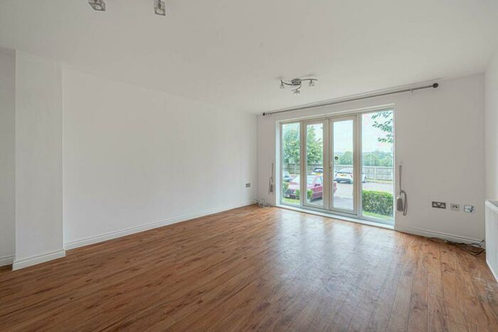 2 Bedroom Flat To Rent In Caledonia Court, Hendon, London, NW4