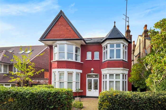 7 Bedroom Detached House To Rent In Westbury Road, London, N12