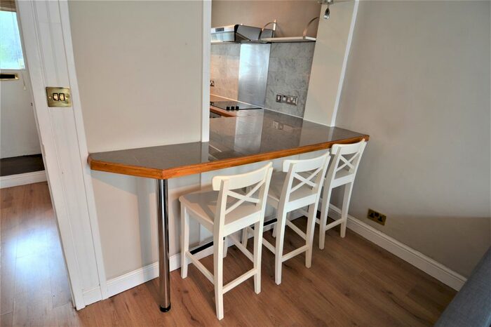 1 Bedroom Flat To Rent In Churchill Gardens Road, London, SW1V