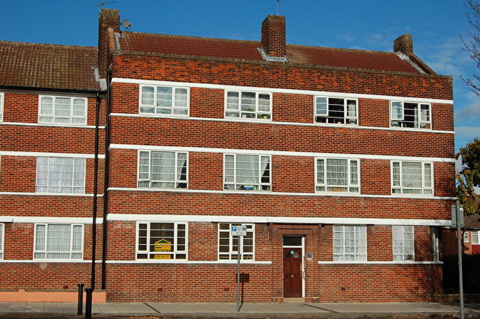 2 Bedroom Flat For Sale In Beverley Drive, Edgware, HA8