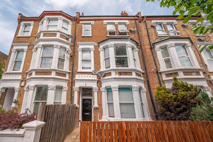 Studio To Rent In Buckley Road, Brondesbury, London, NW6