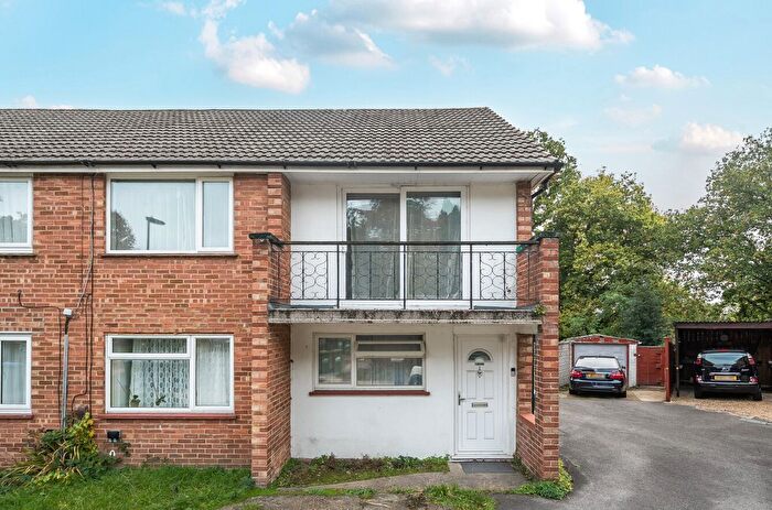 2 Bedroom Maisonette For Sale In Courtland Gardens, Bassett, Southampton, Hampshire, SO16