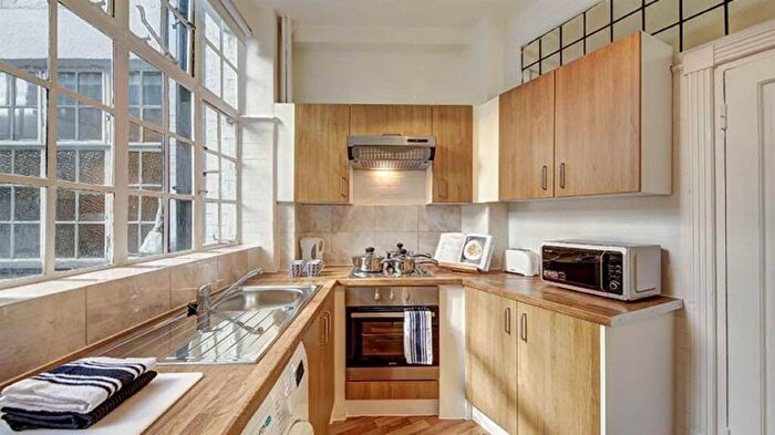 2 Bedroom Apartment To Rent In Park Road, St Johns Wood, NW8