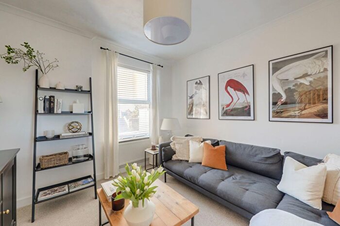 2 Bedroom Flat For Sale In Hither Green Lane, Hither Green, SE13