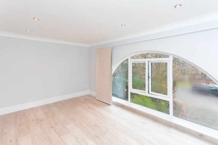 1 Bedroom Flat For Sale In Cedar Wood Drive, Watford, WD25