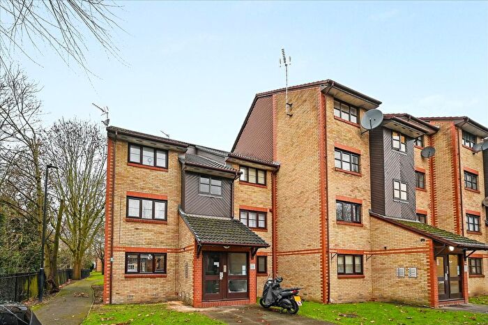 1 Bedroom Flat For Sale In Swallow Drive, London, NW10
