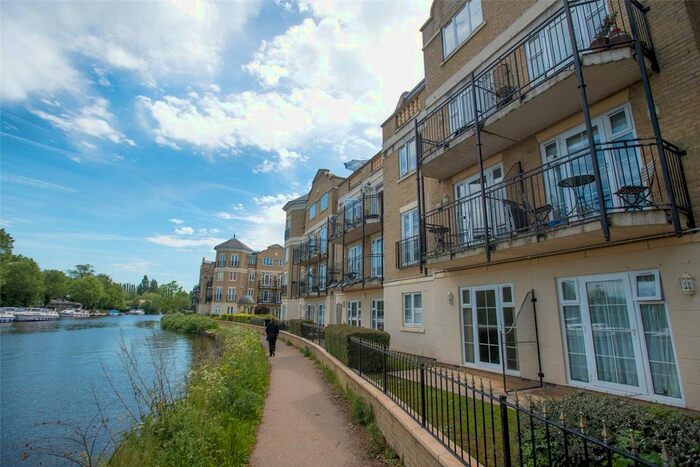 2 Bedroom Flat To Rent In Regents Riverside, Brigham Road, Reading, Berkshire, RG1