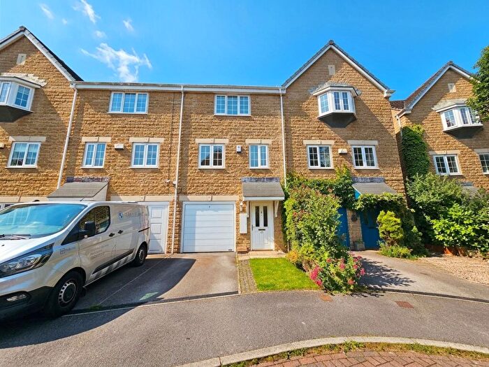3 Bedroom Town House To Rent In The Courtyard, Fenay Bridge, HD8