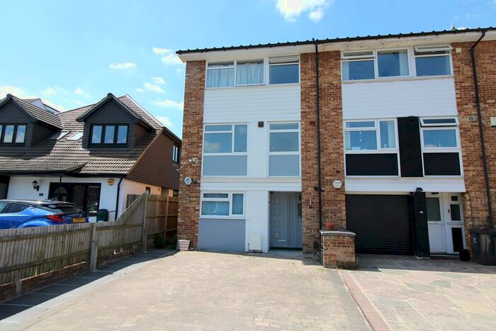 5 Bedroom Town House To Rent In St Johns Road, Petts Wood, Orpington, BR5