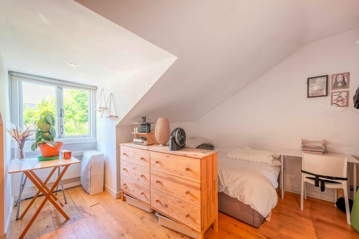 Studio To Rent In Randolph Avenue, Little Venice, London, W9