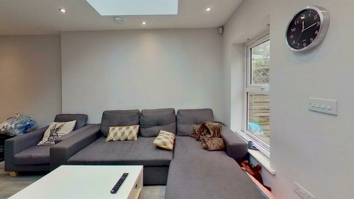 6 Bedroom House To Rent In Umberslade Road, Selly Oak, Birmingham, B29