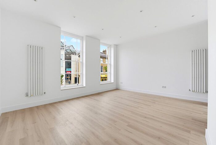 2 Bedroom Flat To Rent In High Street, Uxbridge, UB8