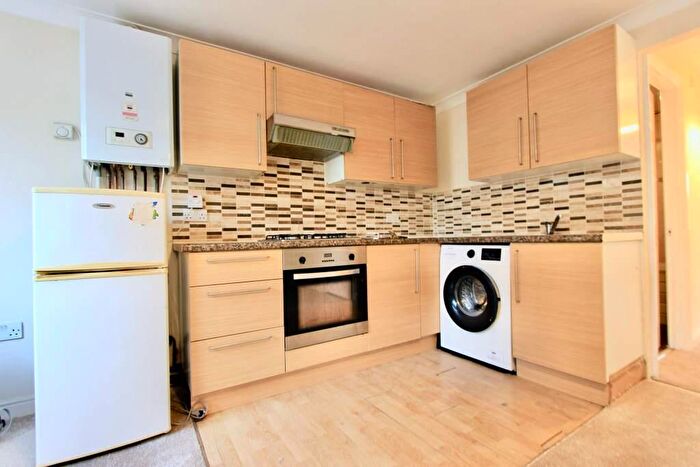 2 Bedroom Flat To Rent In Pickard Close, London, N14