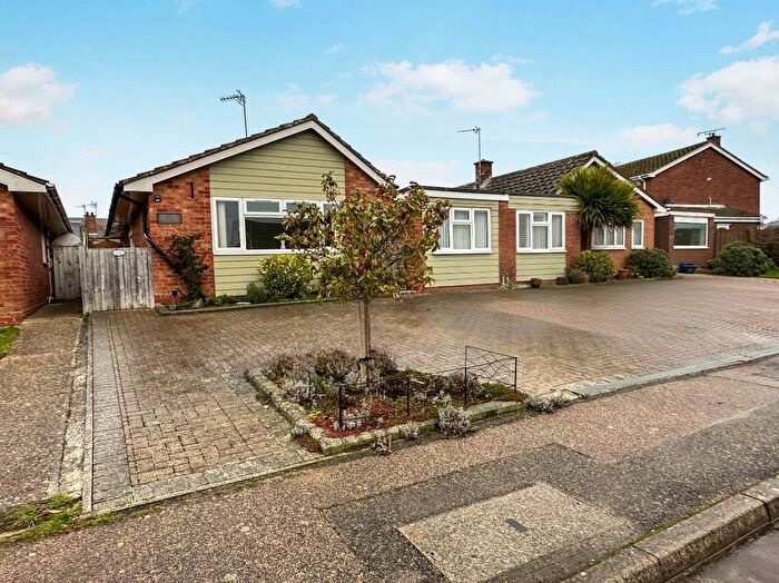3 Bedroom Bungalow For Sale In Planton Way, Brightlingsea, CO7