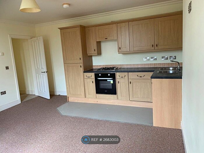 2 Bedroom Flat To Rent In Clatterford Roas, Newporr, PO30