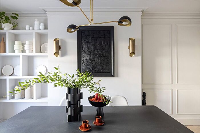 2 Bedroom Flat For Sale In Kensington Gardens Square, London, W2