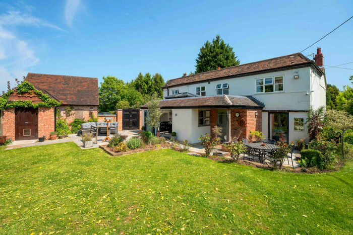 4 Bedroom Detached House For Sale In Worms Ash Dodford Bromsgrove, Worcestershire, B61