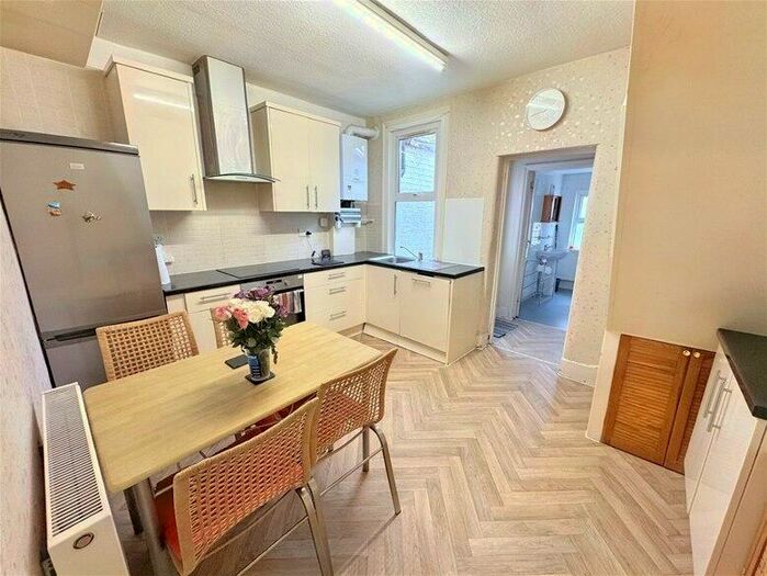 2 Bedroom House To Rent In Glenavon Road, Stratford, E15