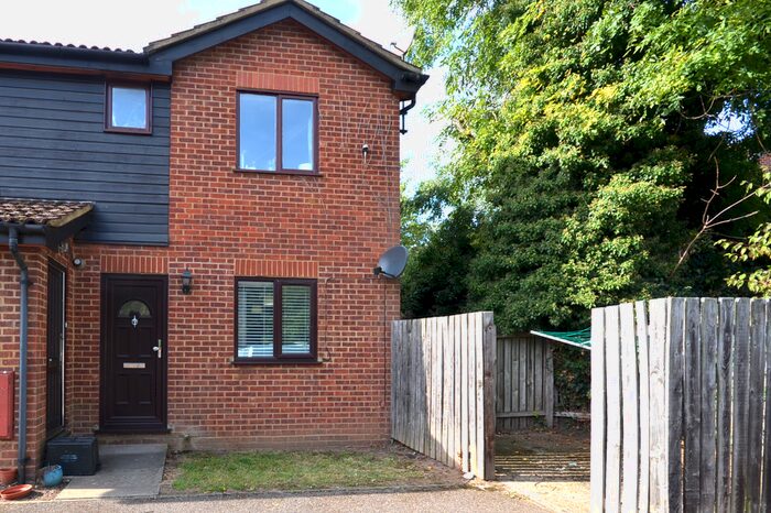 Studio To Rent In Mountbatten Close, Slough, SL1