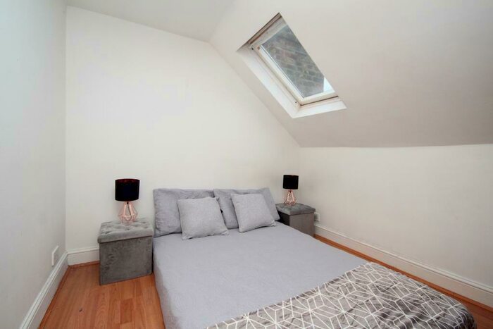 3 Bedroom Maisonette To Rent In Bouverie Road, Stoke Newington, London, N16