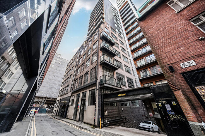 2 Bedroom Flat To Rent In Joiner Street, M4