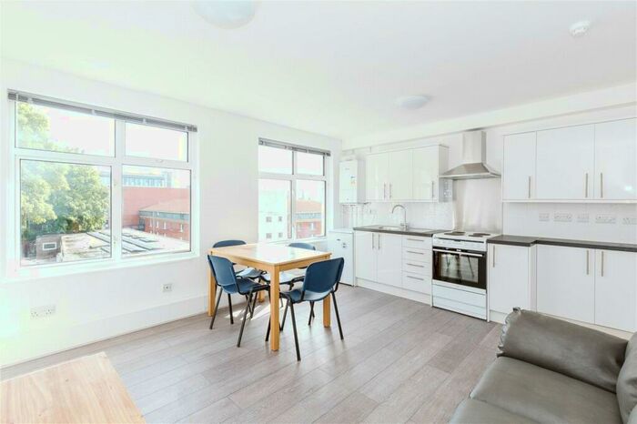 3 Bedroom Apartment To Rent In Park Street, Clifton, Bristol, BS1