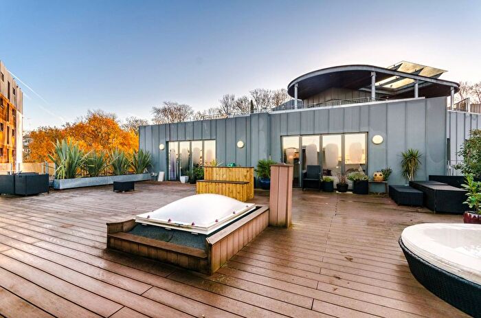 3 Bedroom Flat To Rent In Seren Park Gardens, Greenwich, London, SE3