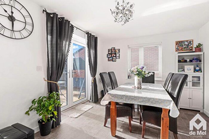 5 Bedroom Detached House For Sale In Sapphire Road, Bishops Cleeve, GL52