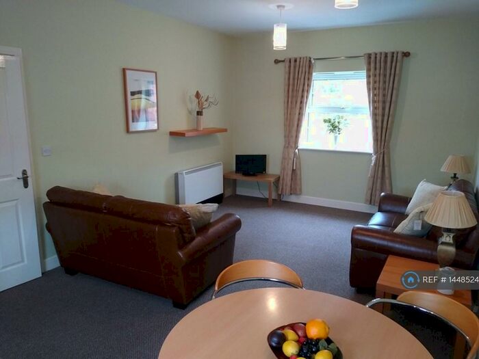 2 Bedroom Flat To Rent In Hunterswood Court, Chorley, PR7