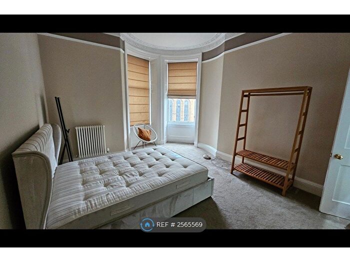 3 Bedroom Flat To Rent In Morningside Road, Edinburgh, EH10