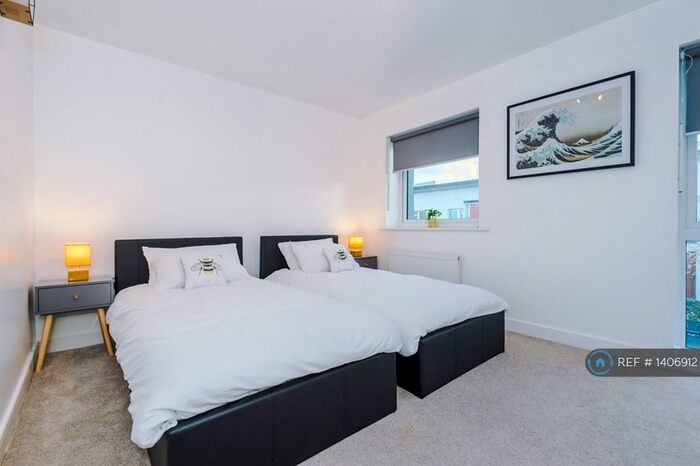 2 Bedroom Terraced House To Rent In Bell Crescent, Manchester, M11